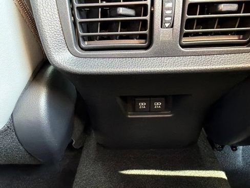 Used 2021 Toyota Venza XLE w/ Softex Package AWD/4WD image 23