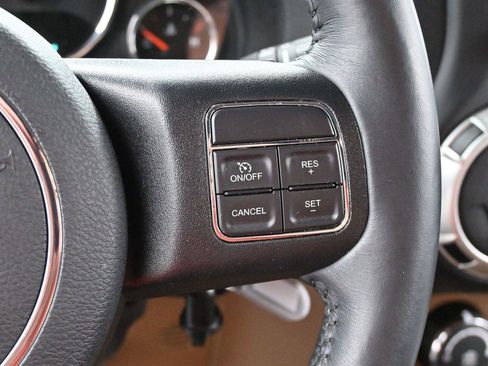 Used 2017 Jeep Wrangler Unlimited Sahara w/ Connectivity Group AWD/4WD image 18