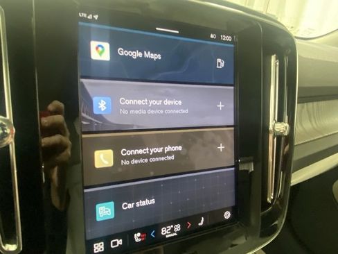 Used 2025 Volvo XC40 B5 Ultra image 18