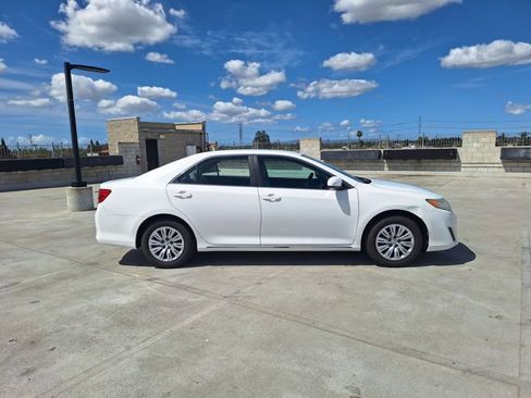 Used 2013 Toyota Camry LE FWD image 4