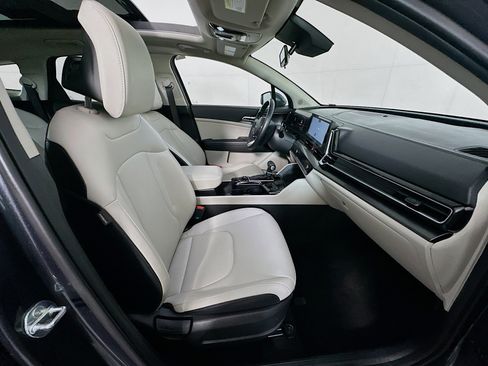 Used 2025 Kia Sportage EX w/ Premium Package image 34