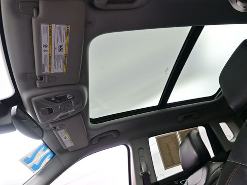 Used 2022 Jeep Compass Limited w/ Sun and Sound Group image 18