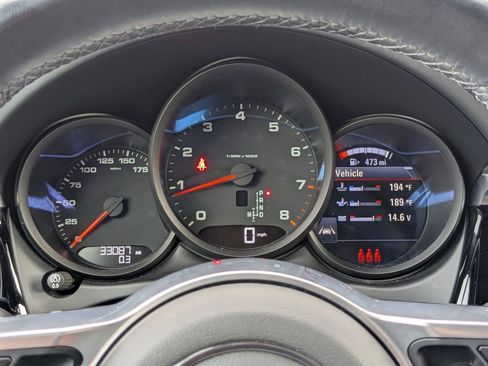 Certified 2021 Porsche Macan image 16