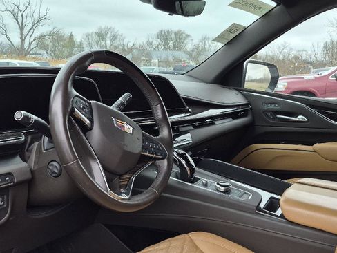 Used 2023 Cadillac Escalade ESV Premium Luxury w/ LPO, Radiant Package image 9