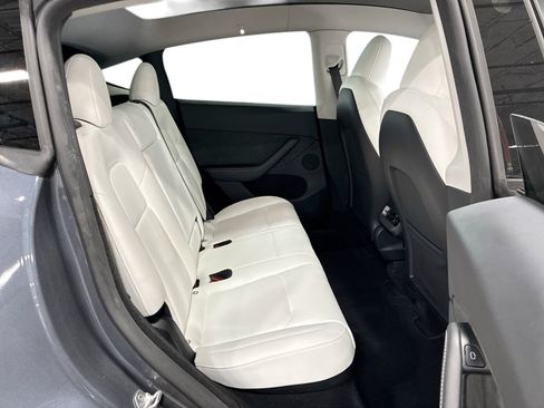 Certified 2023 Tesla Model Y AWD image 11
