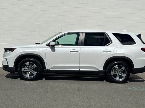 Used 2024 Honda Pilot EX-L image 2