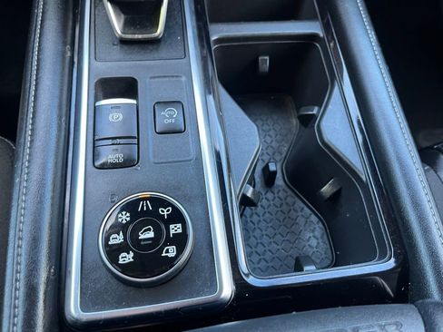 Used 2023 Nissan Pathfinder SL image 40