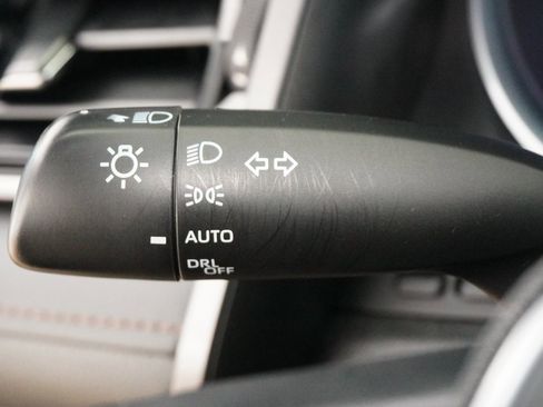 Used 2019 Toyota Camry XLE image 23