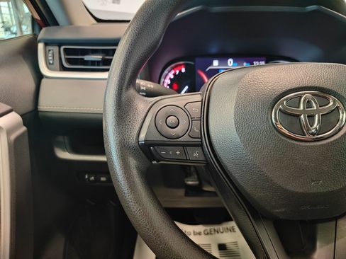 Used 2024 Toyota RAV4 XLE AWD/4WD image 17