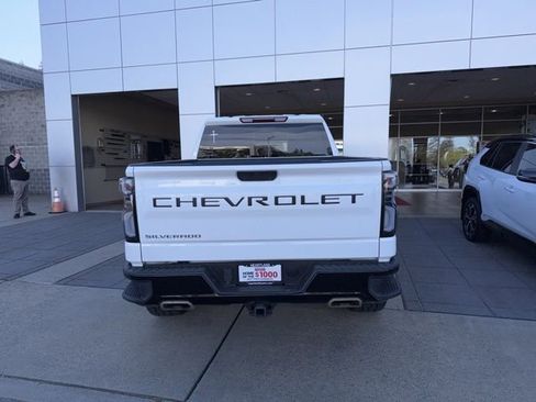 Used 2021 Chevrolet Silverado 1500 Custom Trail Boss AWD/4WD image 3