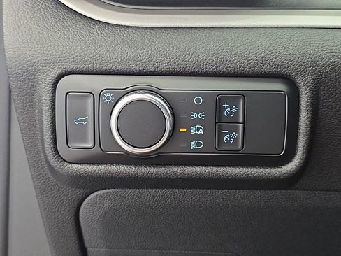 Used 2023 Ford Explorer XLT AWD/4WD image 27