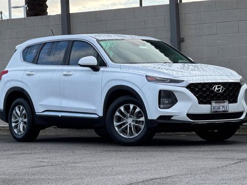 Used 2019 Hyundai Santa Fe SE image 2