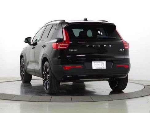 Used 2025 Volvo XC40 B5 Ultra image 5