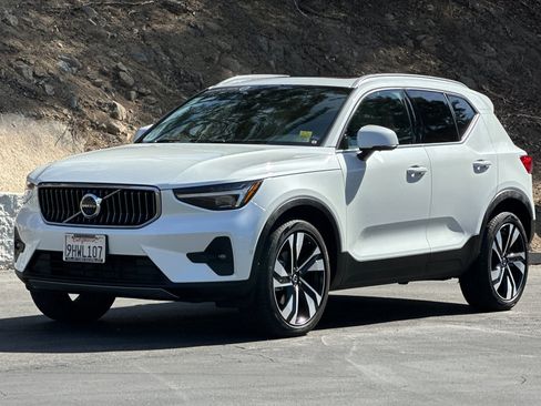 Used 2023 Volvo XC40 B5 Ultimate w/ Protection Package Premier AWD/4WD image 8