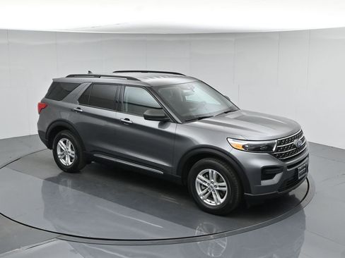 Used 2023 Ford Explorer XLT image 45