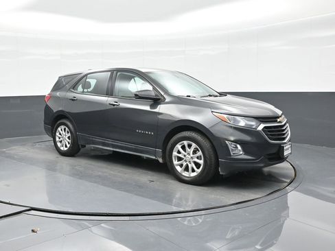 Used 2018 Chevrolet Equinox LS image 18