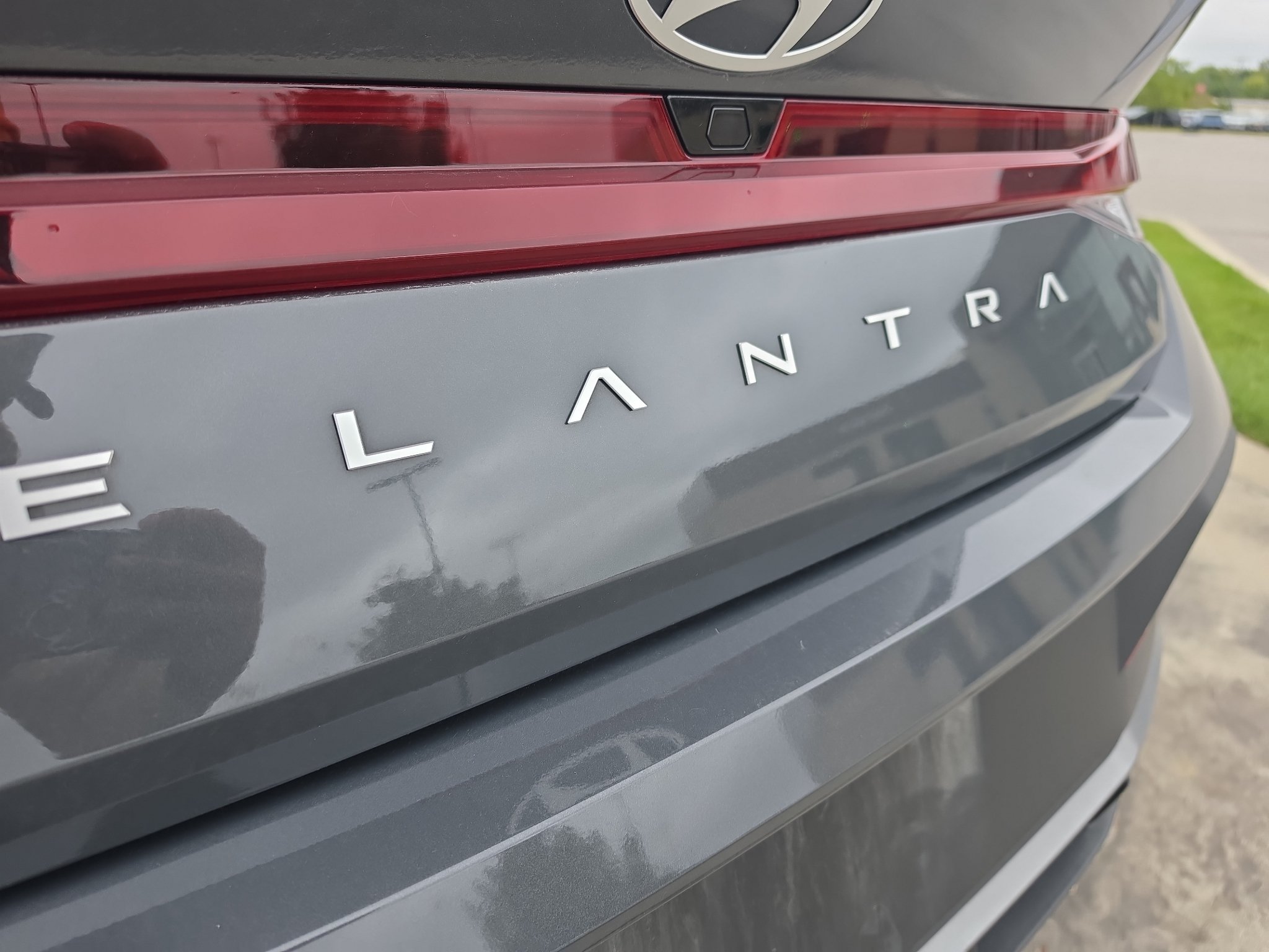 Used 2025 Hyundai Elantra Sport FWD image 17