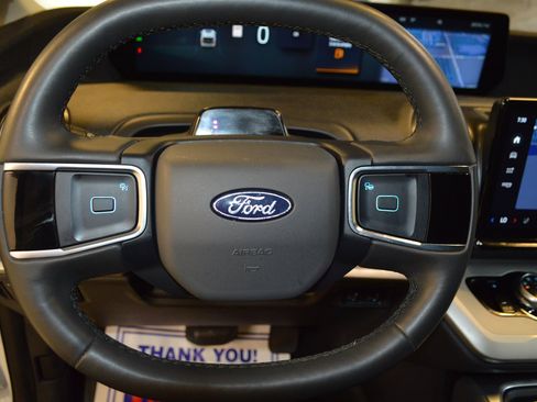 Used 2025 Ford Expedition Active AWD/4WD image 19