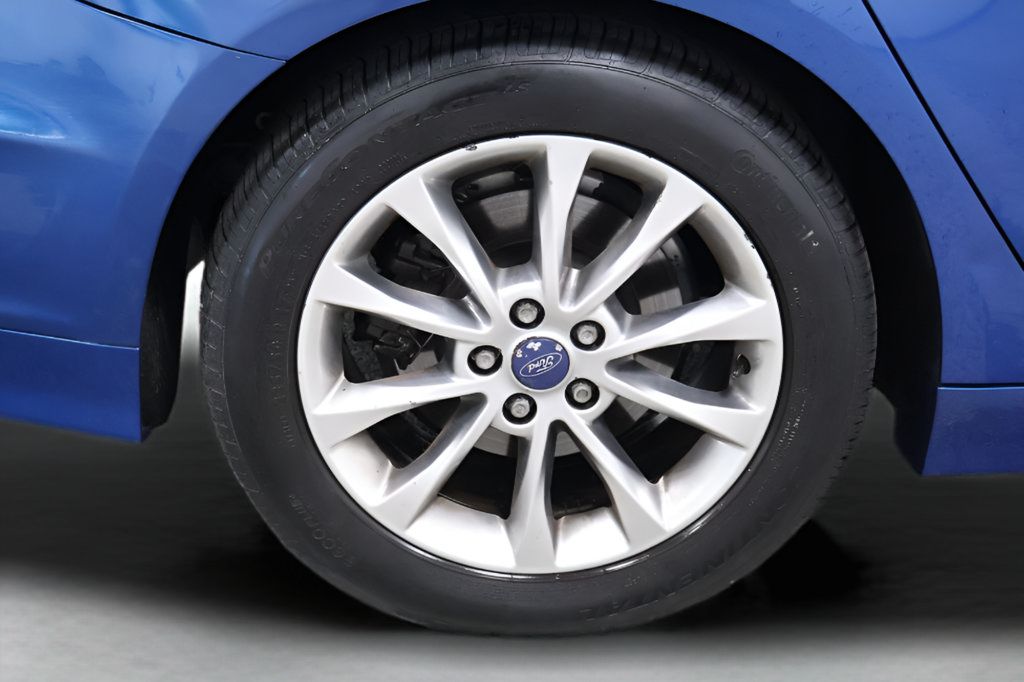 Used 2017 Ford Fusion SE FWD image 34