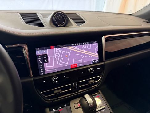 Certified 2026 Porsche Macan AWD/4WD image 23