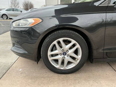 Used 2015 Ford Fusion SE image 25
