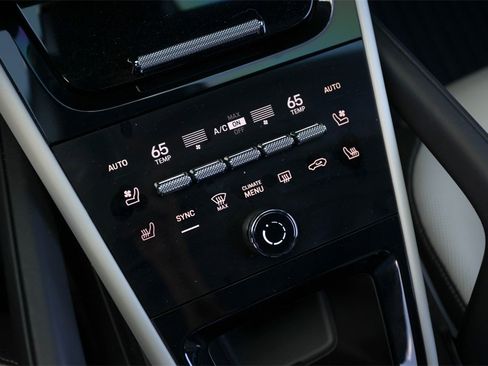 Used 2024 Porsche Cayenne S image 28