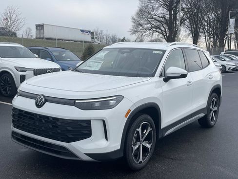 New 2026 Volkswagen Tiguan SE image 3