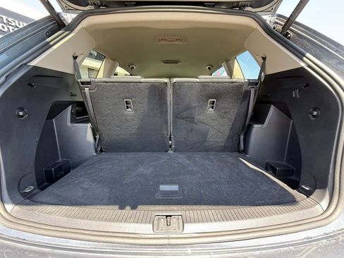 Used 2023 Volkswagen Atlas SE w/ Black Wheel Package FWD image 7