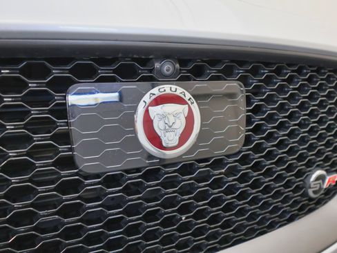 Used 2020 Jaguar F-PACE SVR image 14