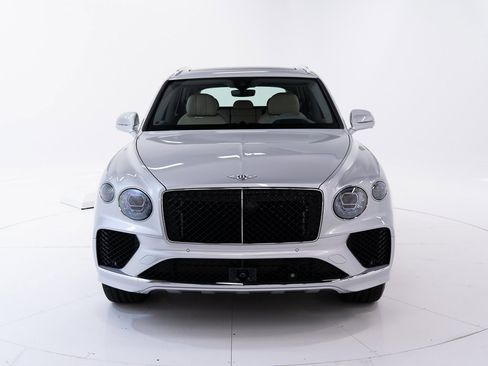 New 2025 Bentley Bentayga V8 image 8