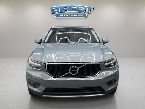 Used 2021 Volvo XC40 T4 Momentum FWD image 2