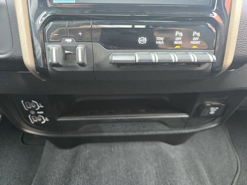 Used 2024 RAM 2500 Laramie AWD/4WD image 14
