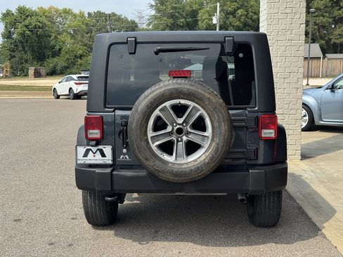 Used 2018 Jeep Wrangler Sport image 10