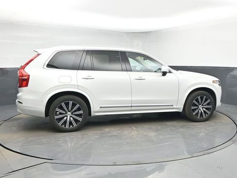 Used 2023 Volvo XC90 B5 Plus image 8