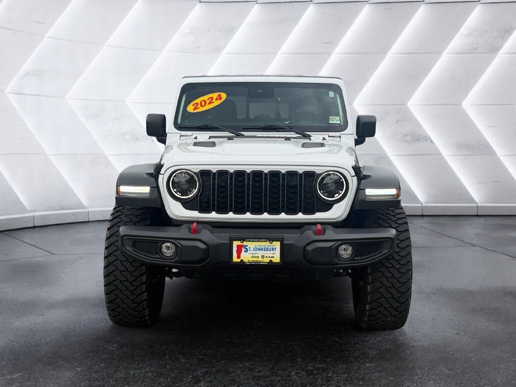 Used 2024 Jeep Gladiator Rubicon w/ Convenience Group AWD/4WD image 9