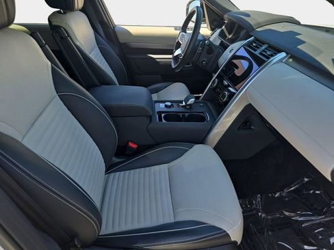 Used 2023 Land Rover Discovery HSE R-Dynamic image 10