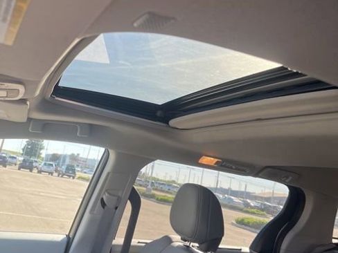 Used 2023 Toyota Sienna XLE image 15