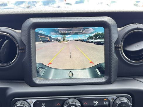 Used 2023 Jeep Gladiator Overland AWD/4WD image 23