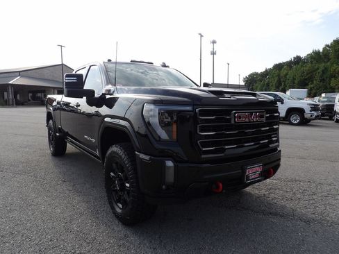 Used 2024 GMC Sierra 2500 AT4 w/ AT4 Premium Plus Package AWD/4WD image 11