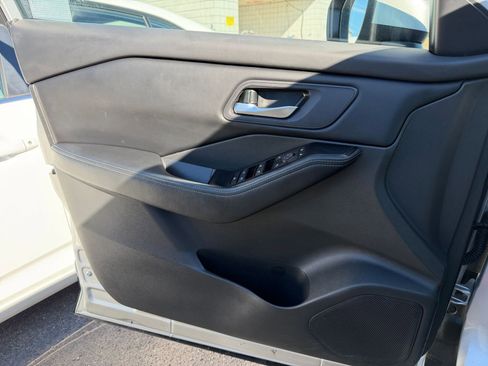 Used 2025 Nissan Rogue SV FWD image 18