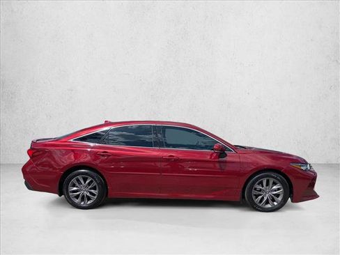 Used 2019 Toyota Avalon XLE FWD image 4