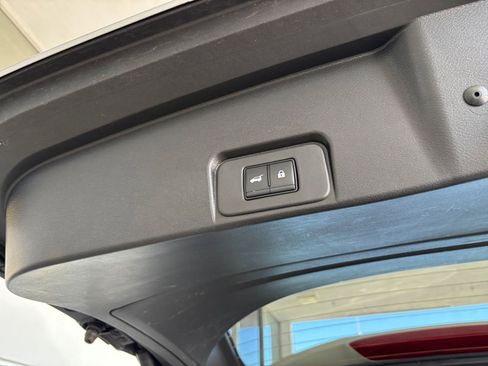 Used 2025 Nissan Rogue SV image 23