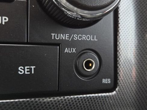 Used 2013 Dodge Challenger SXT image 4