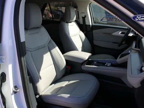 New 2026 Ford Explorer Active w/ Active Comfort Package image 7