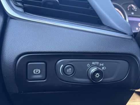 Used 2020 Buick Enclave Essence image 18