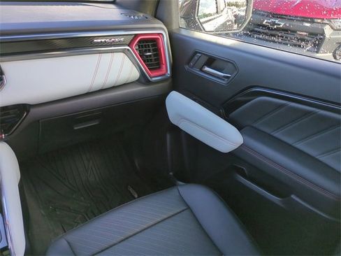 Certified 2024 GMC Canyon AT4X image 18