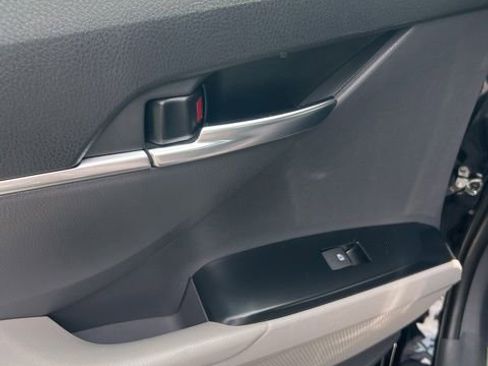 Used 2020 Toyota Camry LE FWD image 15