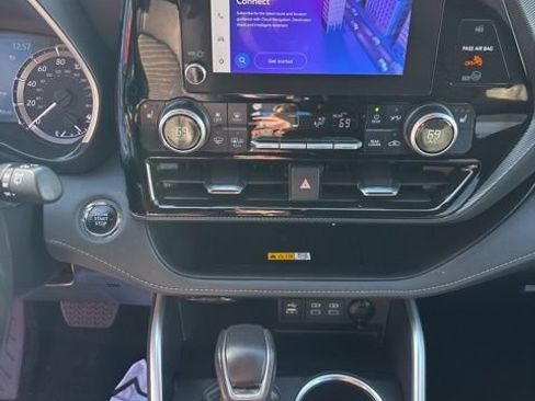 Used 2023 Toyota Highlander XSE image 16