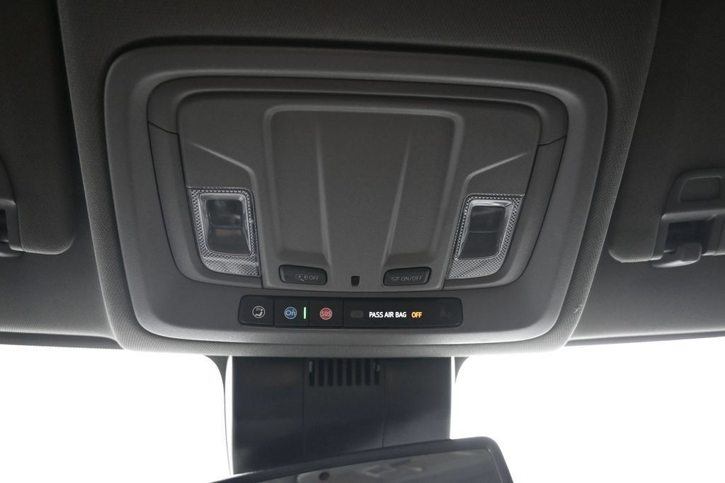 Used 2025 GMC Sierra 1500 SLT AWD/4WD image 17
