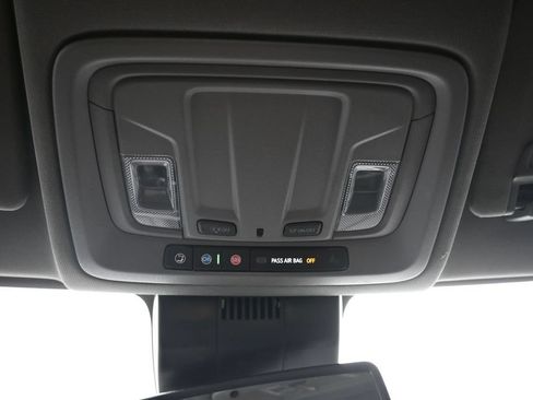 Used 2025 GMC Sierra 1500 SLT AWD/4WD image 17